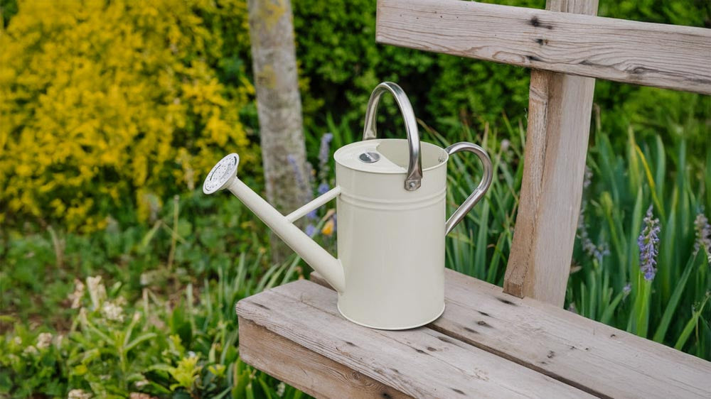 Gießkannen draußen - Blomea.de